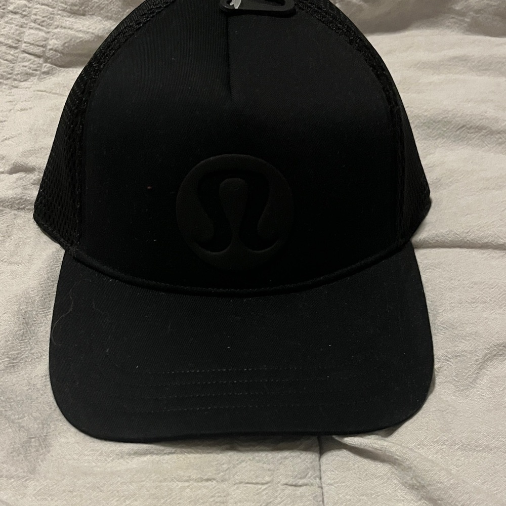 lululemon athletica Men's Black Mesh Logo Trucker Cap
